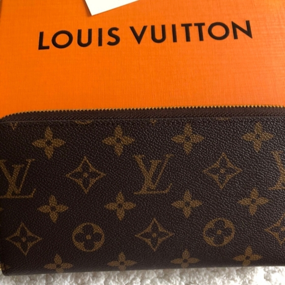 Louis Vuitton Zipper Wallet - Picture 3 of 4